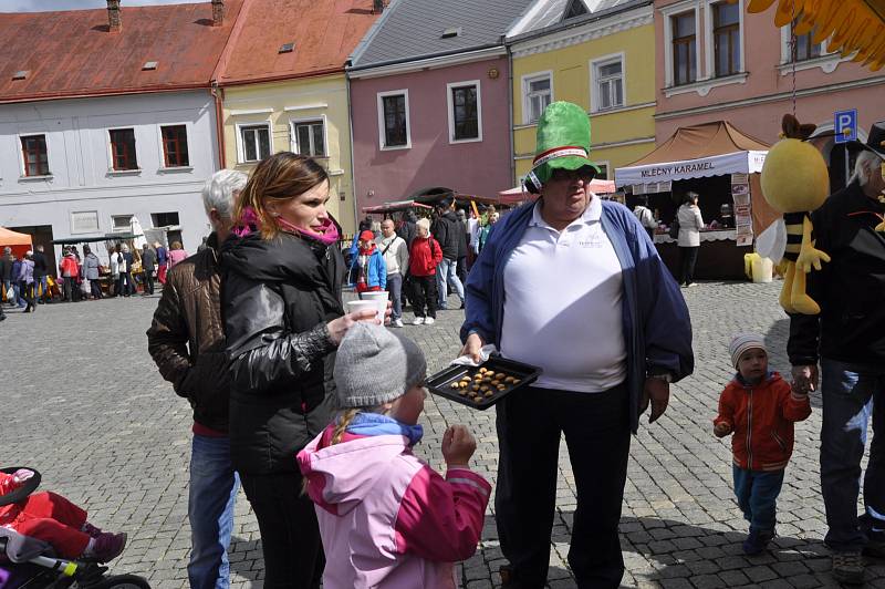 Tradiční velikonoční program, který se v minulých letech konal vždy na Masarykově náměstí v Přerově, se letos přesunul na historické Horní náměstí. Jeho součástí byl i bohatý kulturní program, který uzavřel koncert Jaroslava Wykrenta s kapelou In blue. Ak