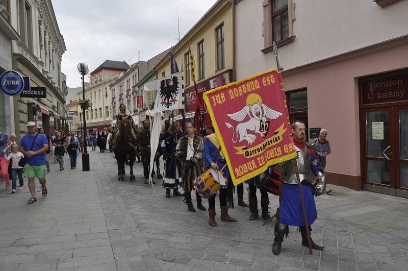 Historický průvod centrem Přerova, ale také řemeslný jarmark a celá řada zajímavých vystoupení na Horním náměstí - takový byl program Svatovavřineckých hodů během neděle.