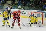 Hokejisté Přerova (ve žlutém) po prodloužení porazili Frýdek-Místek 2:1. 