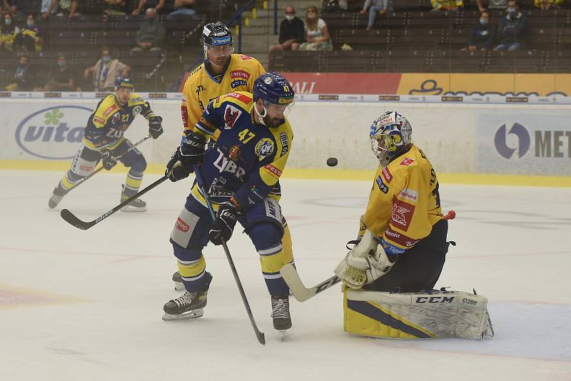 Přerovští hokejisté (v modrém) v rámci 6. kola skupiny D Generali Česká Cup ve čtvrtek prohráli ve Zlíně 1:4.