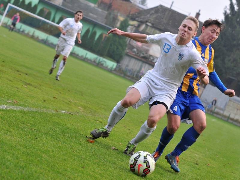Fotbalisté FK Kozlovice (ve žlutomodrém) proti Havířovu