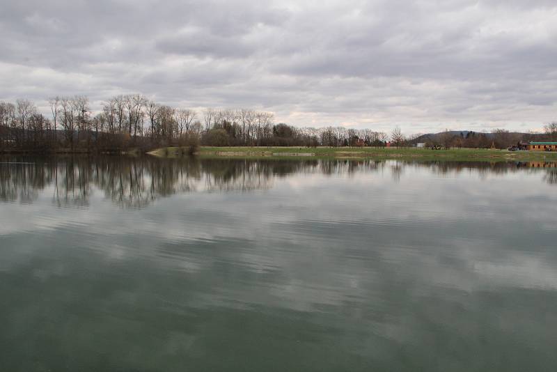 Osecký "Jadran" se stal oblíbenou zastávkou cyklistů, bruslařů i pěších, kteří vyrazili o velikonočních svátcích do přírody.