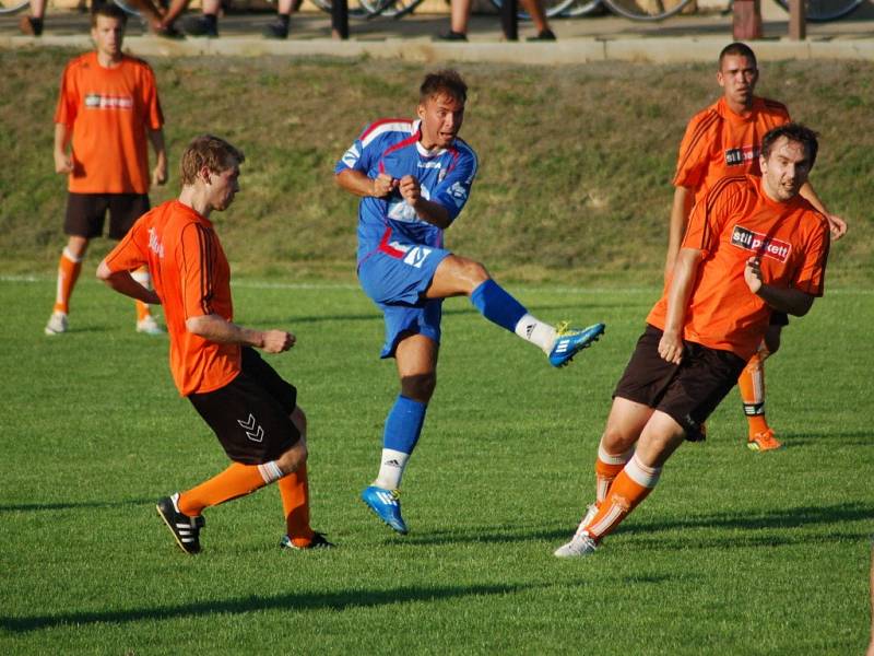 FK Kozlovice (v oranžovém) vs. 1.FC Viktorie Přerov