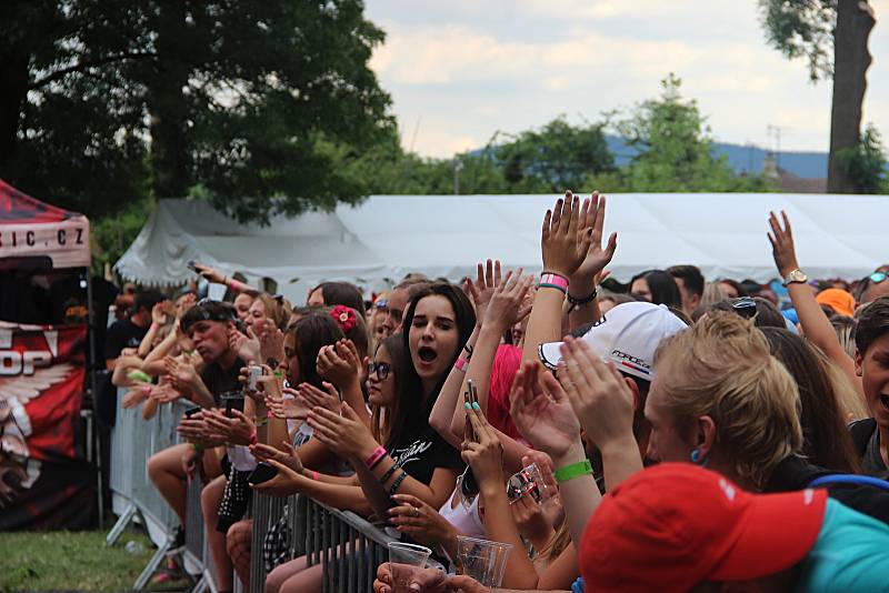 Dvanáctý ročník Dřevorockfestu navštívila celá plejáda kapel. Mezi Dymytry, Alkeholem, Dogou či Desmodem hrál i Sebastian nebo Vojta Kotek s kapelou TH!S.