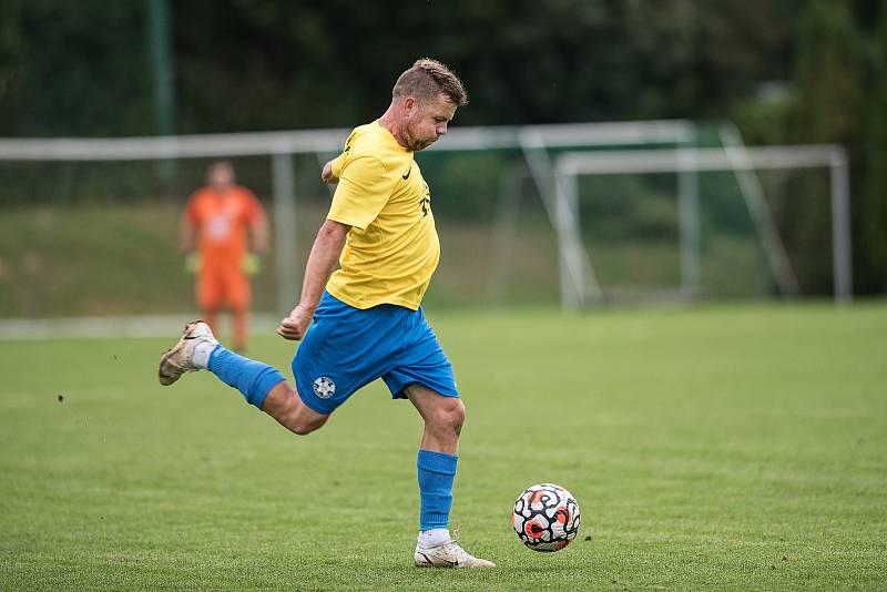 Fotbalisté Kozlovic (ve žlutém) porazili 3:0 Šumperk. Lukáš Kaďorek