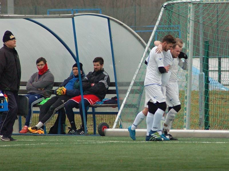 Fotbalisté 1. FC Viktorie Přerov v přípravném utkání v Hranicích proti domácímu SK.