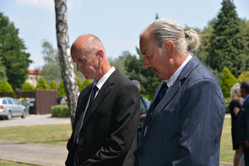 Připomínka obětí masakru na Švédských šancích na městském hřbitově v Přerově
