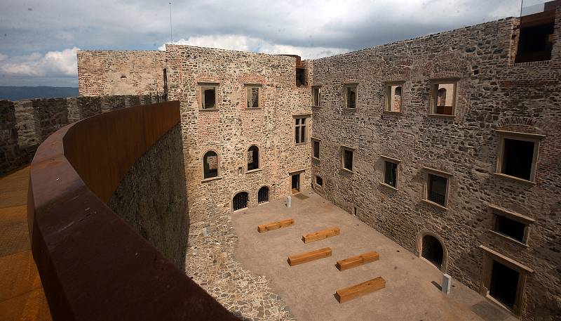 Hrad Helfštýn po náročné rekonstrukci renesančního paláce. Srpen 2020