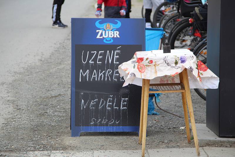 Osecký "Jadran" se stal oblíbenou zastávkou cyklistů, bruslařů i pěších, kteří vyrazili o velikonočních svátcích do přírody.