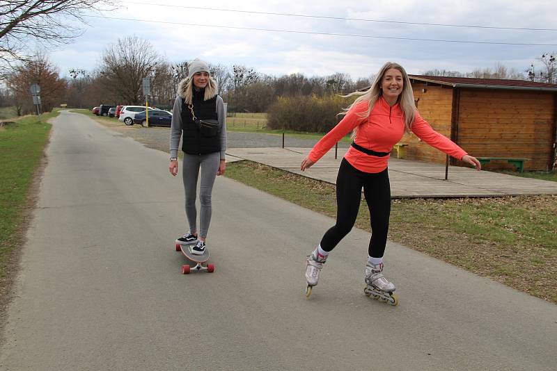 Osecký "Jadran" se stal oblíbenou zastávkou cyklistů, bruslařů i pěších, kteří vyrazili o velikonočních svátcích do přírody.