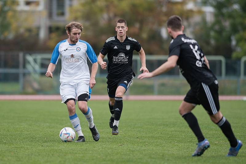 Fotbalisté Přerova (v bílém) porazili FK Šumperk 5:0.