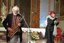 Svatomartinský jazzovo-bluesový koncert si užili posluchači, kteří zavítali v pátek večer do přerovského kostela sv. Vavřince. Velké sympatie publika si získalo německo-české trio, které dal dohromady legendární saxofonista Joe Kučera. Na pódiu s ním vyst