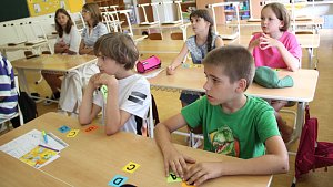 Děti uprchlíků z Ukrajiny, kteří žijí v Přerově, mohou během prázdnin navštívit jazykový kurz češtiny na Základní škole Trávník. Zdokonalit se v češtině mohou předškoláci i starší žáci, kteří navštěvují některou z přerovských škol.