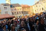 Třídenní Svatovavřinecké hody v Přerově začaly v pátek odpoledne koncerty na náměstí T. G. Masaryka. K největším tahákům programu patřilo vystoupení vizovické skupiny Fleret, která na pódiu oslavila své čtyřicátiny