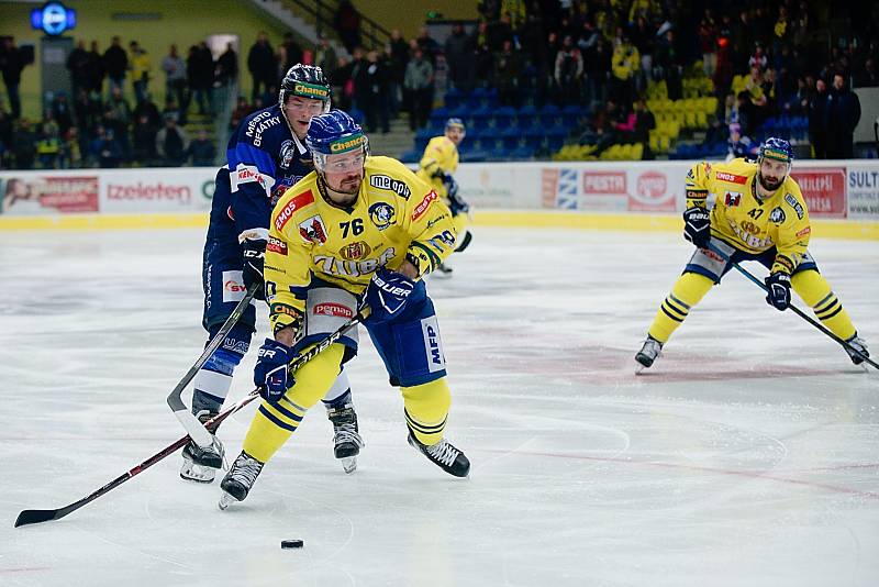 Hokejisté Přerova (ve žlutém) v posledním kole Chance ligy sestřelili Benátky nad Jizerou 7:1