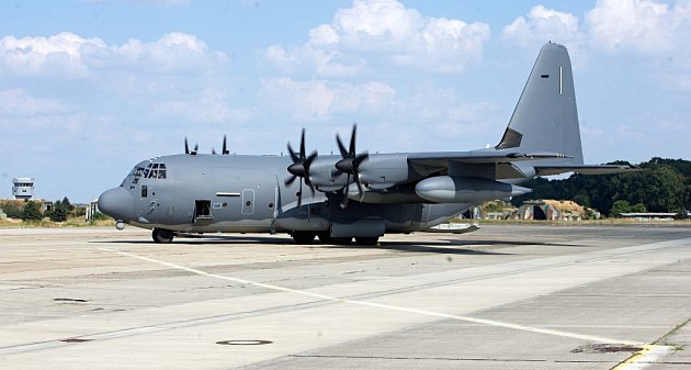 Lockheed C-130 Hercules na letišti v Bochoři