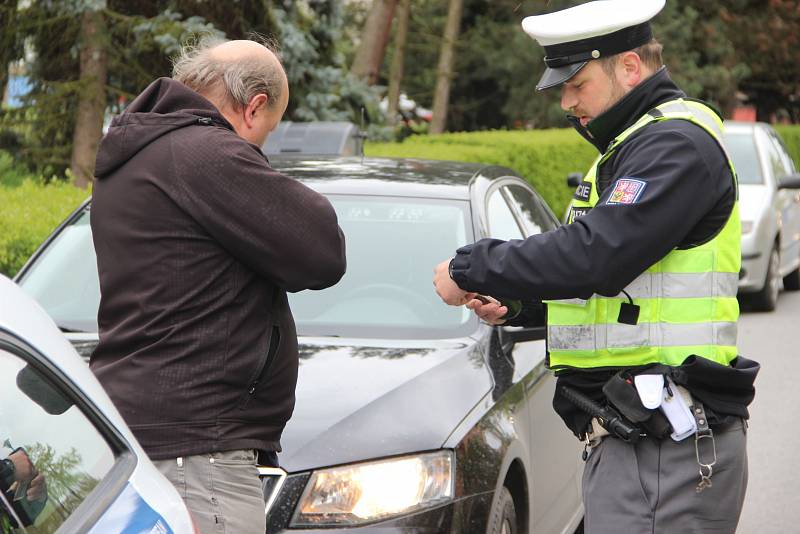 Na vytipovaná místa, kde řidiči nejčastěji překračují povolenou rychlost, se ve středu zaměřili také policisté v Přerově - jedním z nich byla i silnice v Želatovské ulici.