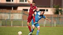 Fotbalisté Přerova (v modrém) v přípravném utkání s Novým Jičínem.