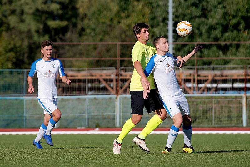 Fotbalisté Přerova (v bílém) proti Skašticím.