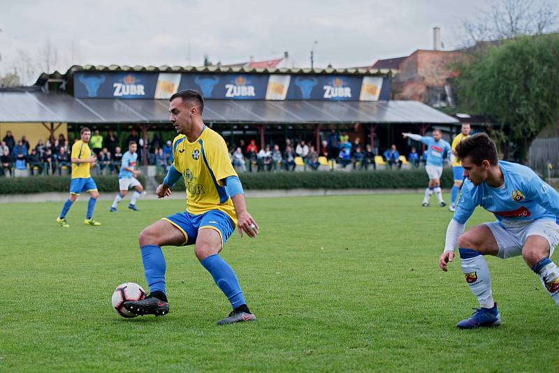 Fotbalisté Kozlovic doma remizovali s Hranicemi (v modrém) 1:1.