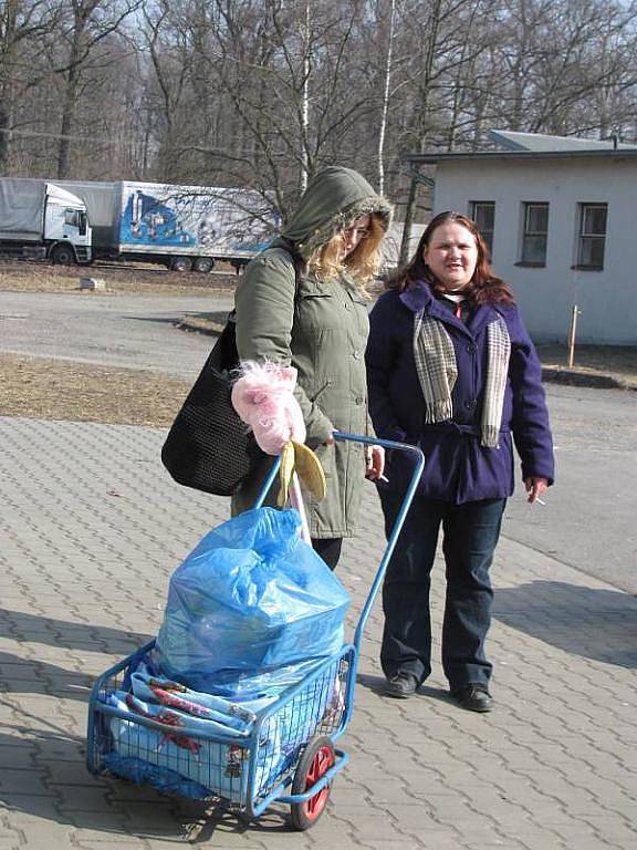 „Blešák“ na přerovském výstavišti v sobotu přitáhl asi čtyři stovky lidí. Trhy se začínají pomalu dostávat do povědomí, a tak se do Přerova sjíždějí nejen návštěvníci z okolních obcí, ale i z Prostějova, Olomouce nebo ze Zlína.