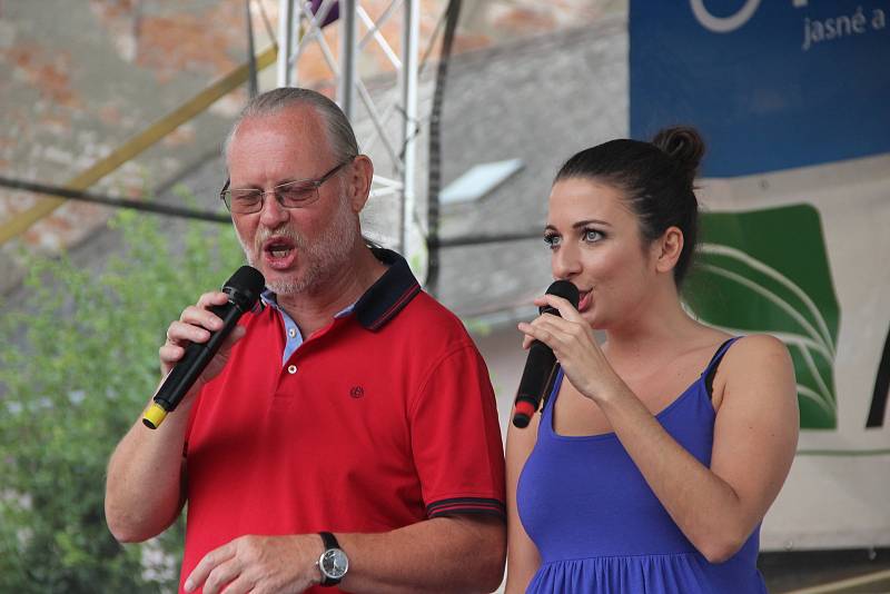 Účastníci Tenisové akademie Petra Huťky bavili v neděli odpoledne Přerovany.