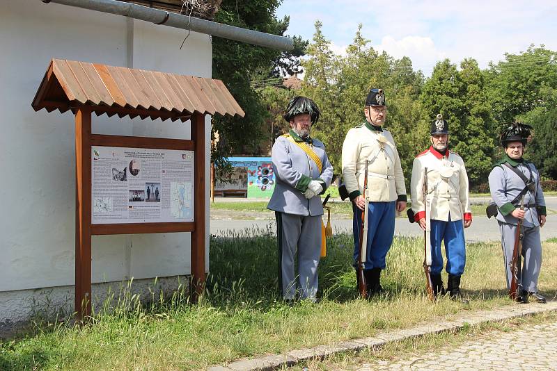 Po stopách památné prusko-rakouské bitvy, ke které došlo přesně před sto padesáti jedna lety, se vydali v sobotu nadšenci a milovníci historie. Zastavili se u pomníčků v Tovačově, které tuto slavnou kapitolu dějin připomínají.