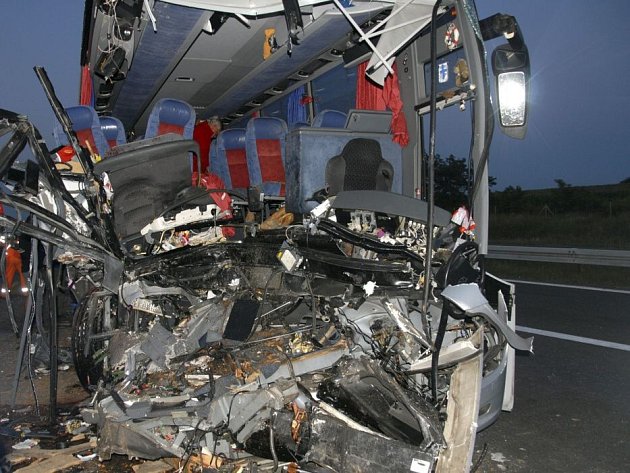 Autobus s klienty přerovské cestovní kanceláře Rialto travel havaroval 15. července na dálnici v Srbsku