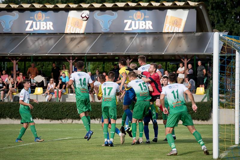 Fotbalisté Kozlovic (ve žlutém) doma porazili Bzenec 2:0.