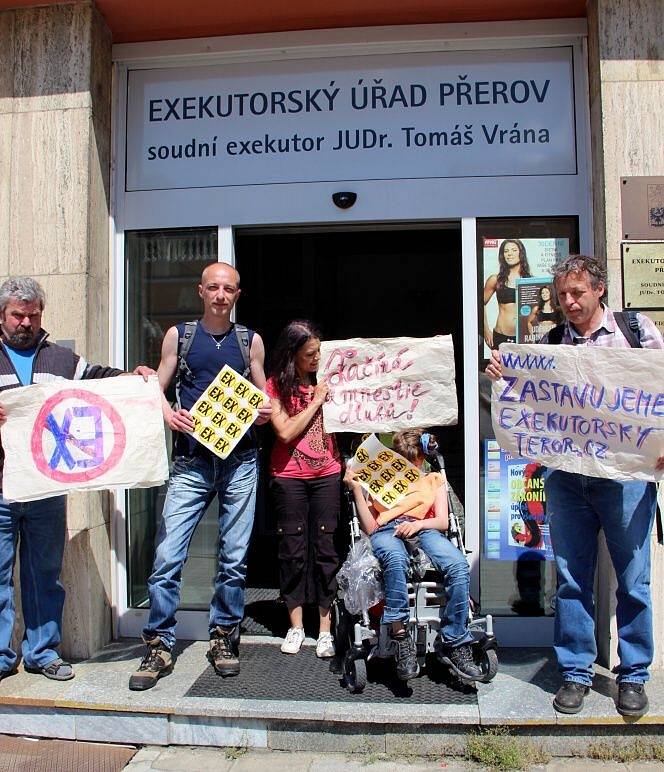 Blokáda Exekutorského úřadu Tomáše Vrány v Přerově