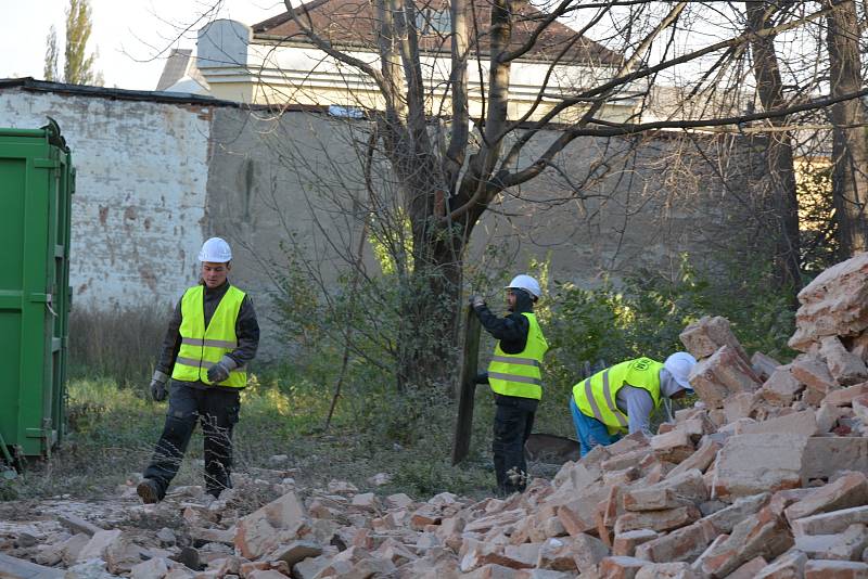 Demolice domů v romském ghettu ve Škodově ulici v Přerově