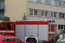 Hasiči a záchranná služba zasahují u požáru v Sokolské ulici v Přerově