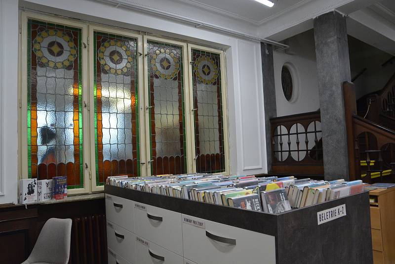 Městská knihovna v Přerově prošla úpravou interiéru a přiznala i prvky původní Přikrylovy vily.