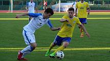 Fotbalisté Přerova (v bílém) podlehli FK Šumperk 1:2.