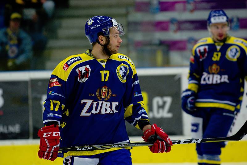 Hokejisté HC Zubr Přerov (v modrém) proti Motoru České Budějovice