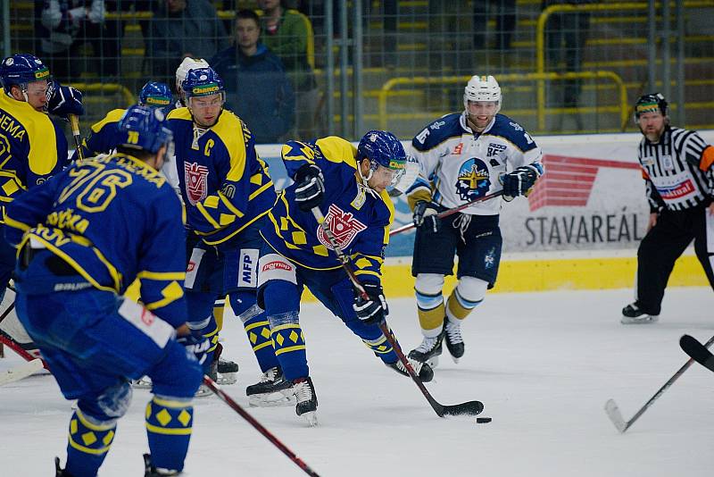 Hokejisté HC Zubr Přerov nastoupili do utkání s Kladnem ve speciálních retro dresech připomínajících 90 let od založení prvního hokejového oddílu ve městě a slavnou éru pod názvem TJ Lokomotiva Meochema.