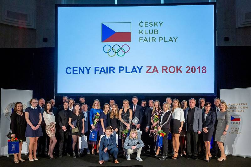 Veslařka Valentýna Kolářová byla oceněna Českým olympijským výborem diplomem za fair play