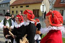 „V poledne zvoníme, Jidáše honíme,“ recitovaly děti při svých zastaveních ve vsi. 