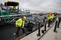 Fototermín v rámci ukázky postupu stavby dálnice D1 Říkovice–Přerov, 14. listopadu 2025, Přerov.