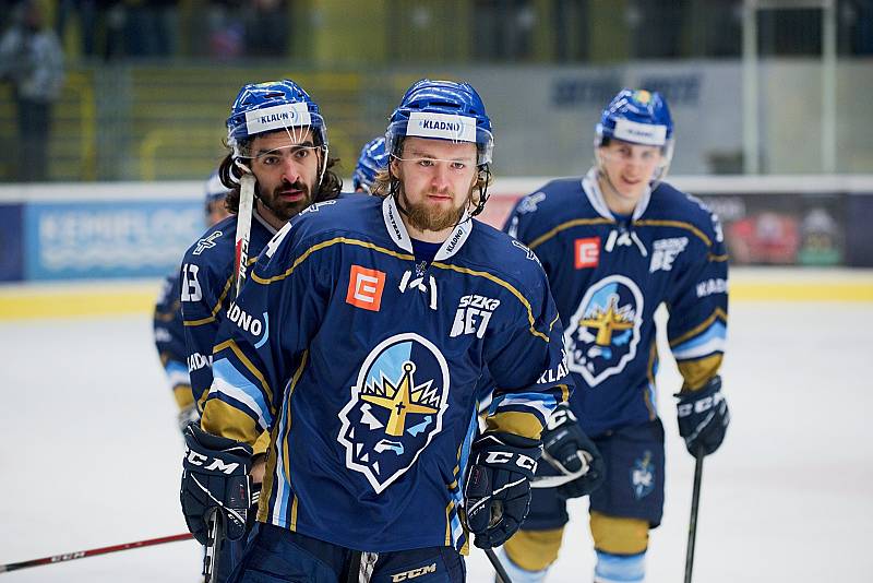 Hokejisté Přerova (ve žlutém) doma zdemolovali Kladno 6:2.