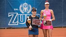 Finále dvouhry tenisového turnaje ITF v Přerově s dotací 25 000 amerických dolarů. Grace Minová (ve žlultém) porazila Georginu Garcii-Perezovou.