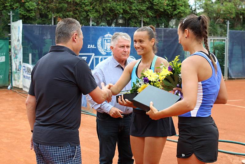 Tenisový Zubr Cup pokračoval semifinálovými zápasy singlu a finále deblu.