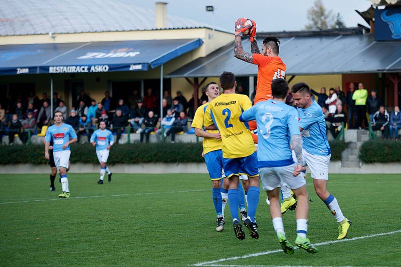 Fotbalisté Kozlovic doma remizovali s Hranicemi (v modrém) 1:1.