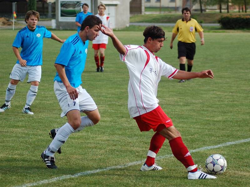 Želatovice (v bíločerveném) proti Určicím