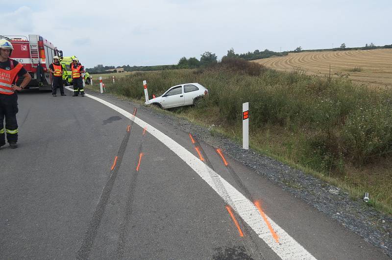 Při nehodě se zranil šestaosmdesátiletý řidič i jeho spolujezdkyně