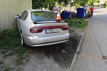 Opilý řidič Renaultu Espace v Přerově odstřelil zaparkovaný renault a seat