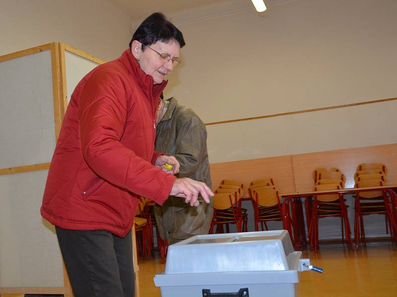 Druhé kolo prezidentských voleb ve volebních okrscích v Přerově - na Základní škole Trávník, ve Smetanově a Palackého ulici