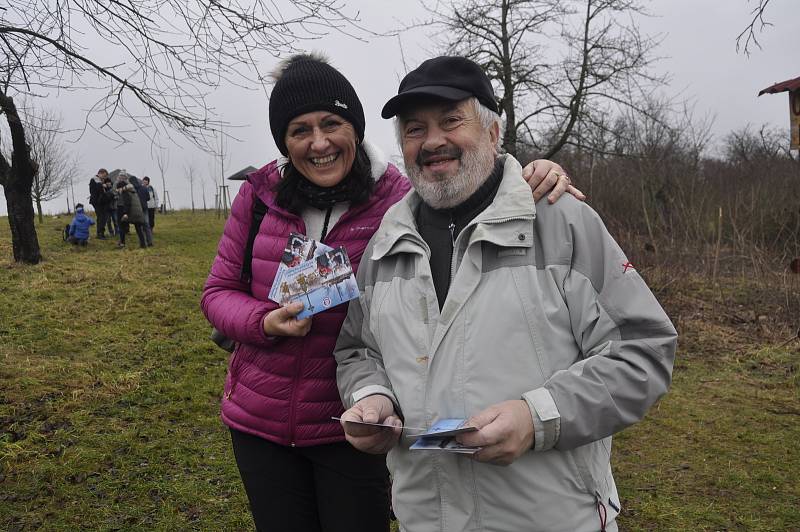 Tradiční novoroční výstup na Čekyňský kopec letos přilákal více než 670 lidí. Je to o něco méně než loni, ale i tak byla nálada skvělá.