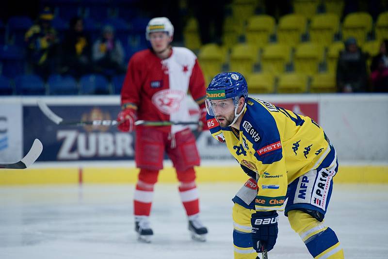 Zubři (ve žlutém) se s rokem 2019 rozloučili výhrou 4:1 nad Slavií Praha