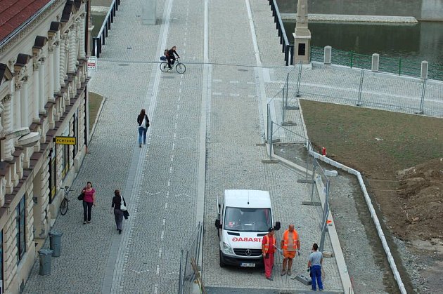 Stavební úpravy v jižním předpolí Tyršova mostu a napojení na Tyršův most